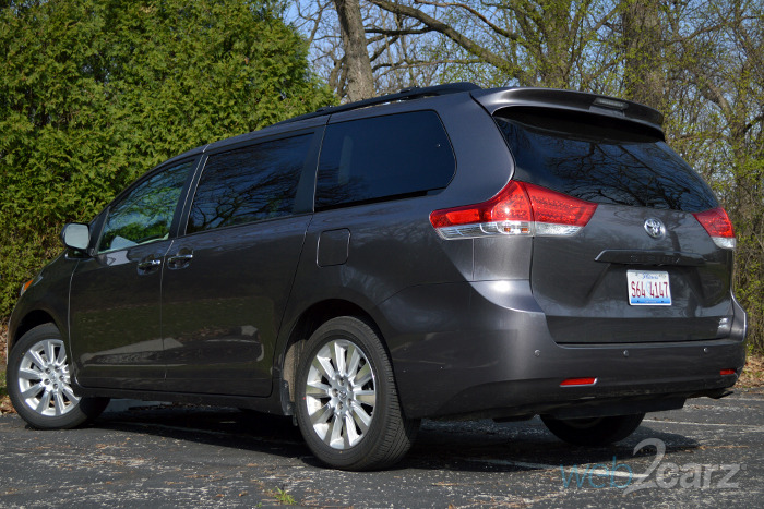 2014 toyota sienna le review