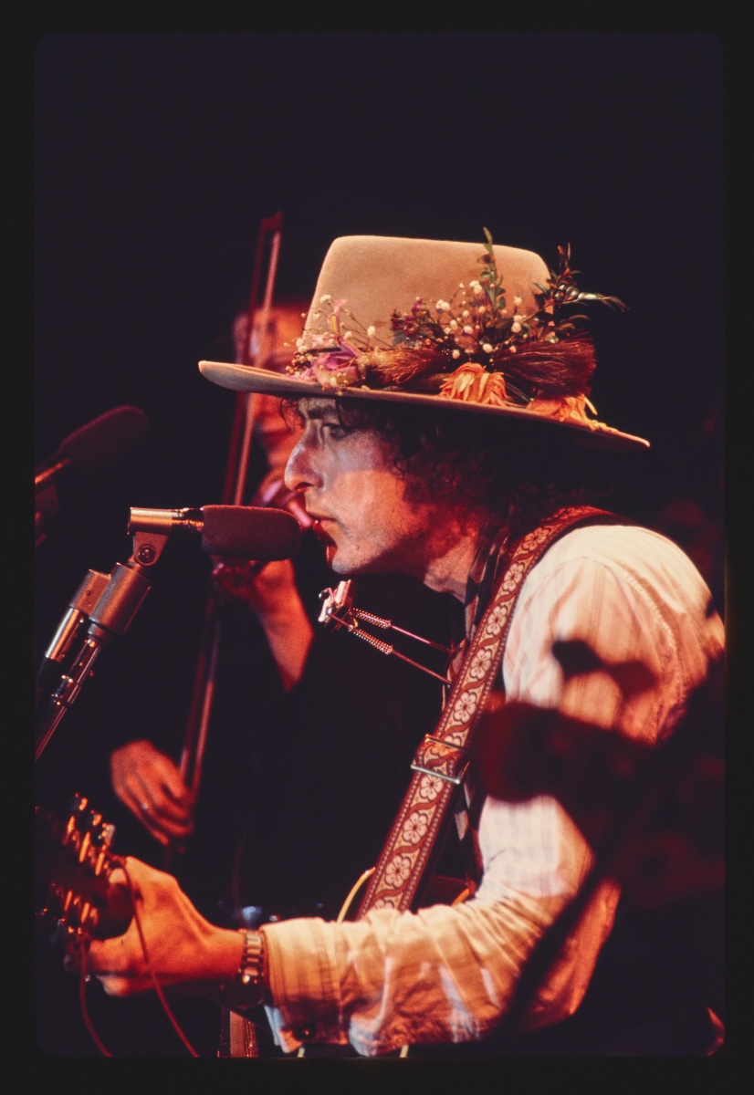 bob dylan rolling thunder review